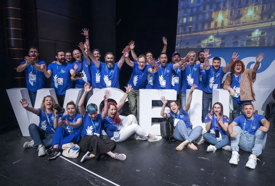 The WordCamp Athens 2023 family photo